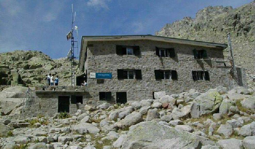 Refugio-José-Antonio-Elola-Elaso-Laguna-Grande-Gredos_detail